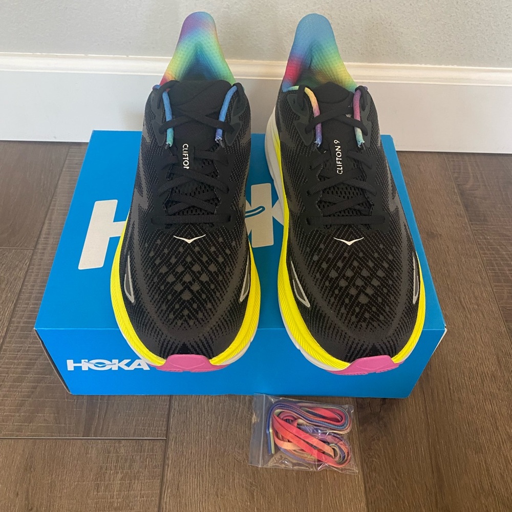 Hoka One One Clifton 9 Running Shoes
Men’s 12 - Picture 5 of 6